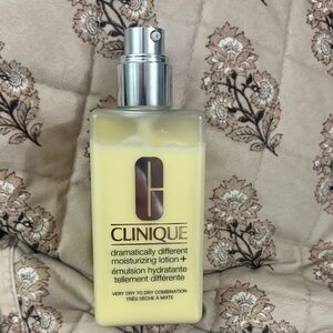 Clinique Yellow Moisturizing Lotion Pump Bottle
